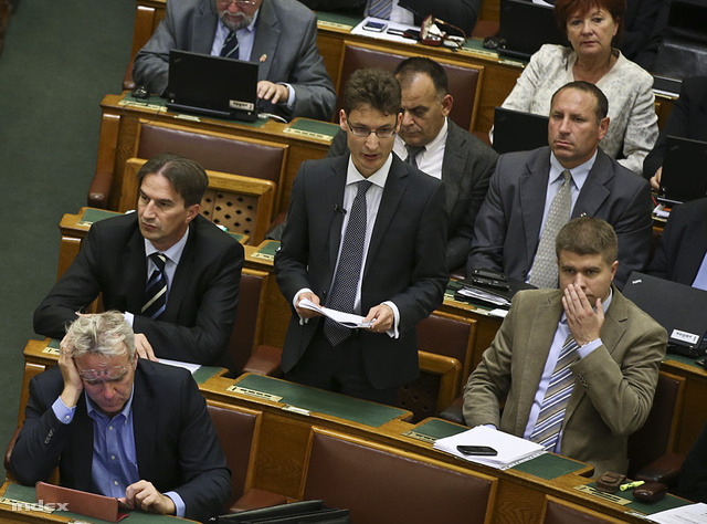 Cser-Palkovics András a parlamentben