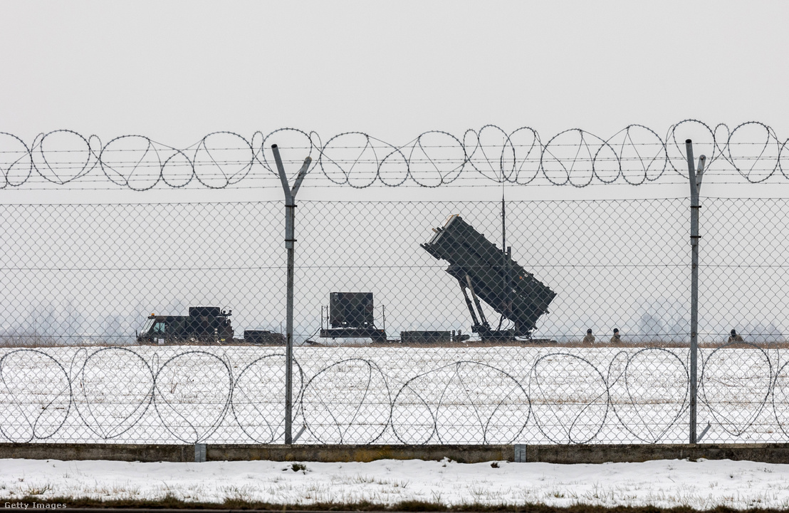 Amerikai MIM–104 Patriot közép-hatótávolságú légvédelmi rakéták a lengyel–ukrán határ közelében 2022. március 9-én