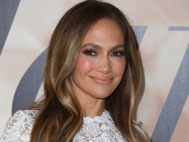 Jennifer Lopez melltartóban és bugyiban állt kamera elé