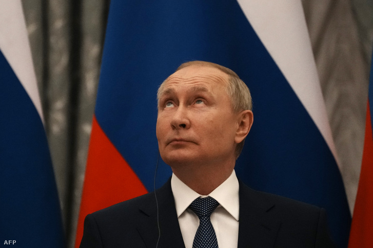 Vlagyimir Putyin orosz elnök a francia elnökkel 2022. február 7-én Moszkvában folytatott találkozása után tartott sajtótájékoztatón