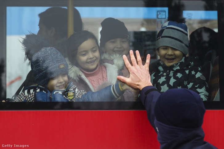 Ukrajnai menekült gyerekek Lengyelországban 2022. március 2-án