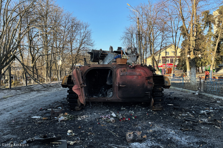 Megsemmisült ukrán tank Makarivban 2022. március 16-án