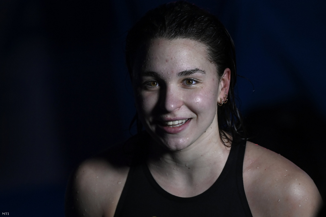 Késely Ajna a női 800 méteres gyorsúszás döntője után a rövidpályás úszó-világbajnokságon Abu-Dzabiban 2021. december 18-án