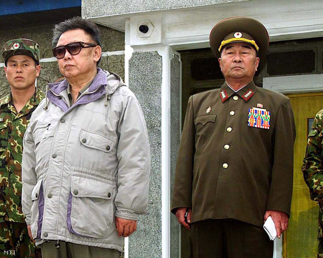 Kim DzsongIl és a most leváltott hadügyminiszter