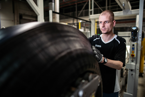 Hungary TBR Tyre Process 240dpi 6000x4000px E NR-12676