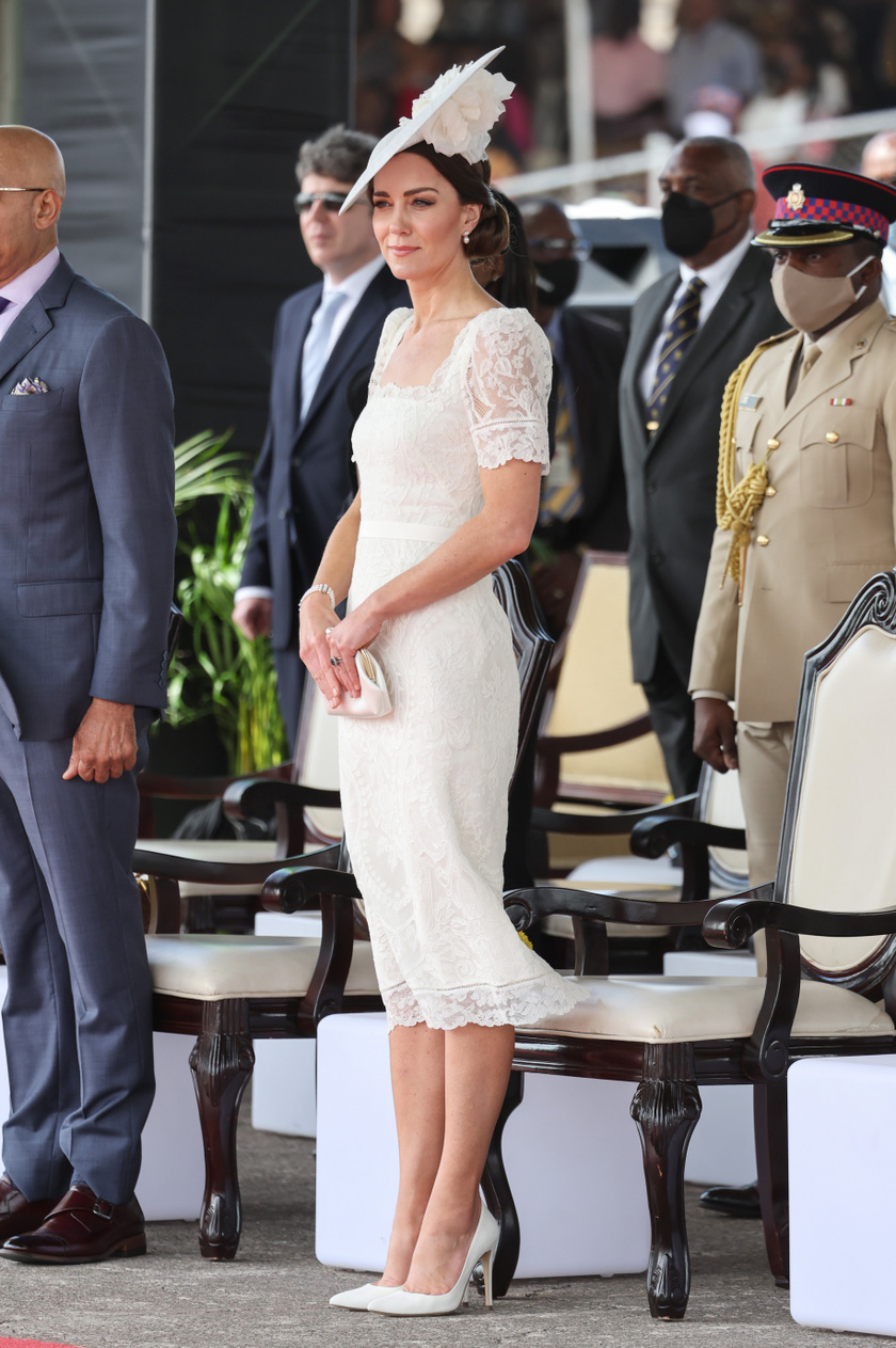 Katalin hercegné egy Alexander McQueen kreációban tündökölt a beiktatási felvonuláson.