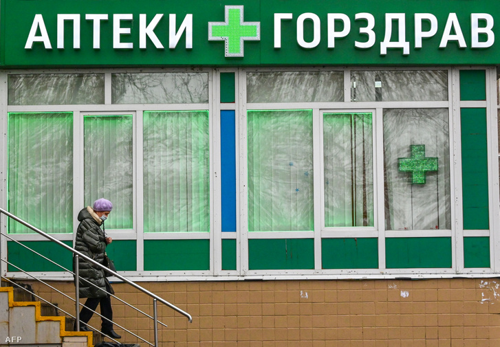 Egy gyógyszertár Moszkva közelében 2021. november 12-én