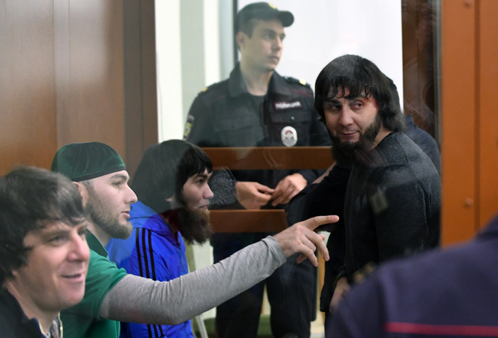 Zaur Dadajev (j) a moszkvai kerületi katonai bíróságon 2017. június 27-én, Borisz Nyemcov orosz ellenzéki vezető 2015-ös meggyilkolásának perén