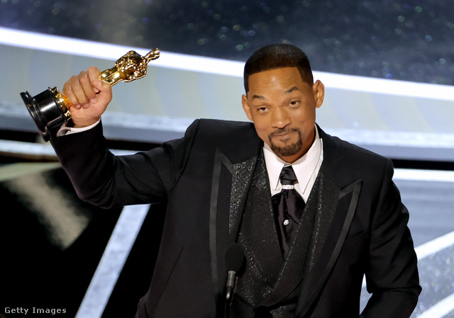 Will Smith pofon ütötte Chris Rockot az Oscar-díj-átadón, ennek ellenére átvehette a legjobb férfi színésznek járó díjat
