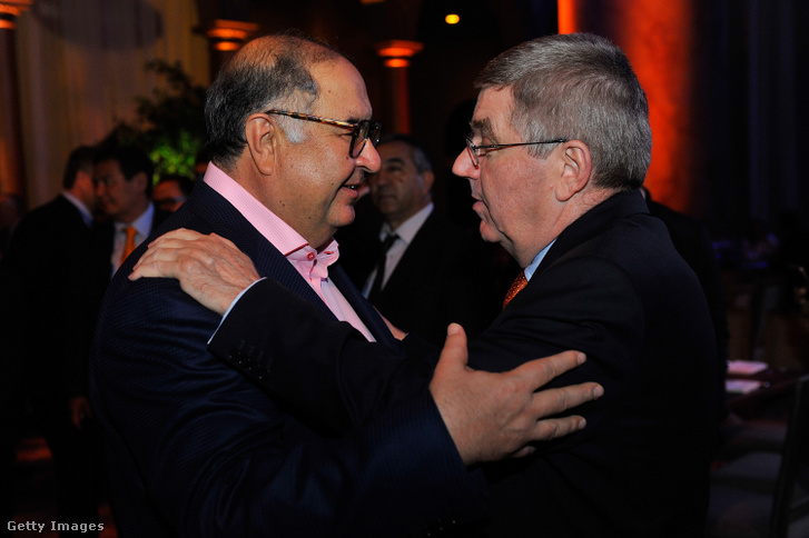 Aliser Uszmanov és Thomas Bach, a NOB elnöke 2015. október 28-án