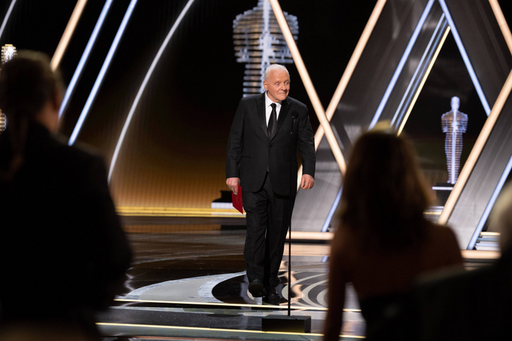 Anthony Hopkins adta át a legjobb színésznőnek járó díjat az idei Oscar-gálán