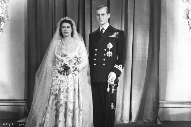 Erzsébet hercegnő és férje, Fülöp herceg a Buckingham-palotában, miután házasságot kötöttek 1947. november 20-án