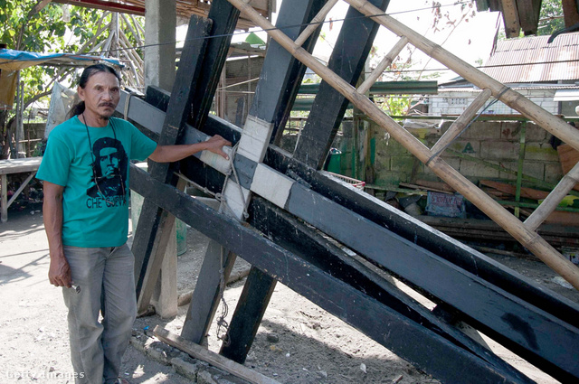 A Fülöp-szigeteki férfi egy fogadalom miatt vesz részt keresztre feszítésen