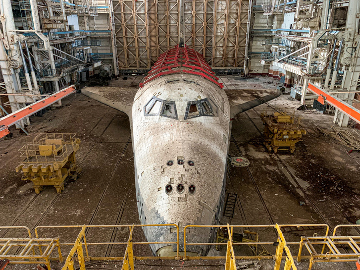 h MDRUM Abandoned Space Shuttle-7