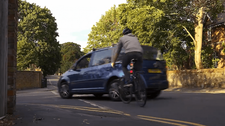 skynews-left-hook-cyclist-driver 5648229.png
