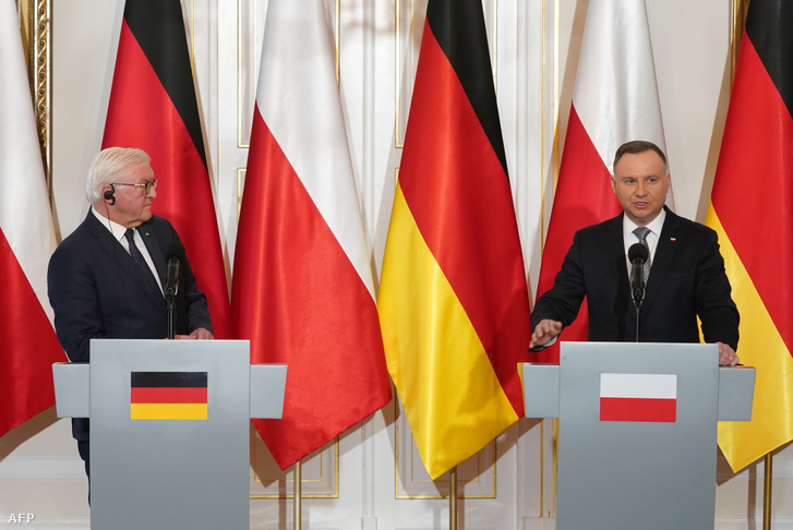 Frank-Walter Steinmeier és Andrzej Duda lengyel elnök 2022. április 12-én Varsóban