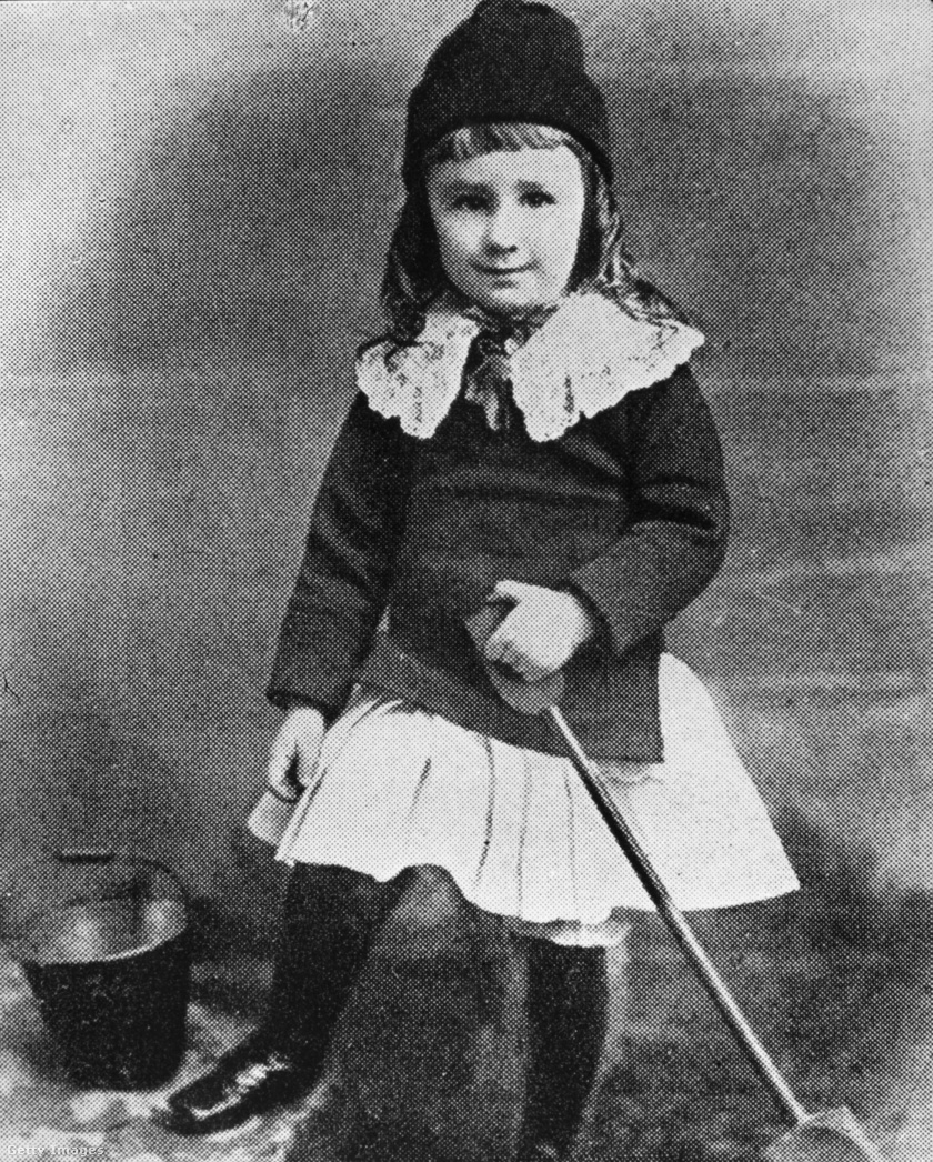 1885-ben a szoknya vagy a hosszú haj nem csak a kislányok ismertetőjele volt. A képen a 3 éves Franklin D. Roosevelt látható, aki később az Amerikai Egyesült Államok elnöke lett.
