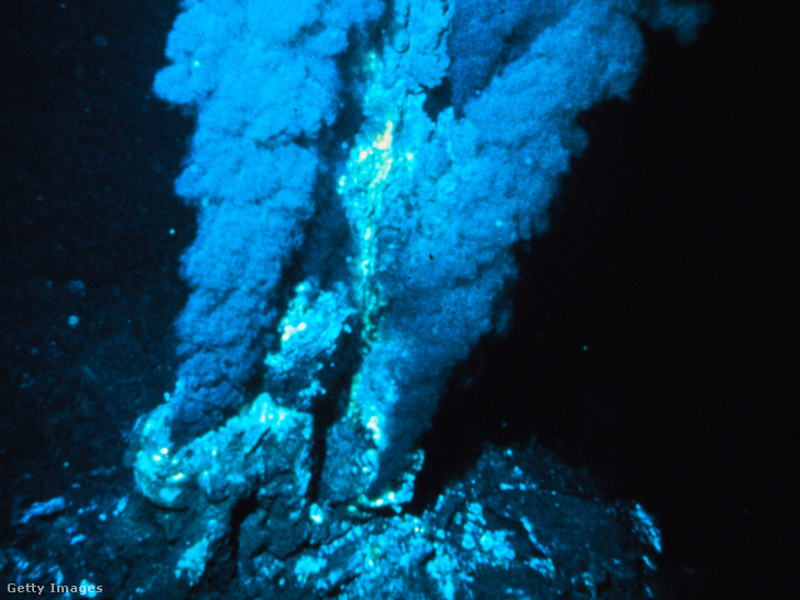 Hidrotermikus kürtő a tenger fenekén