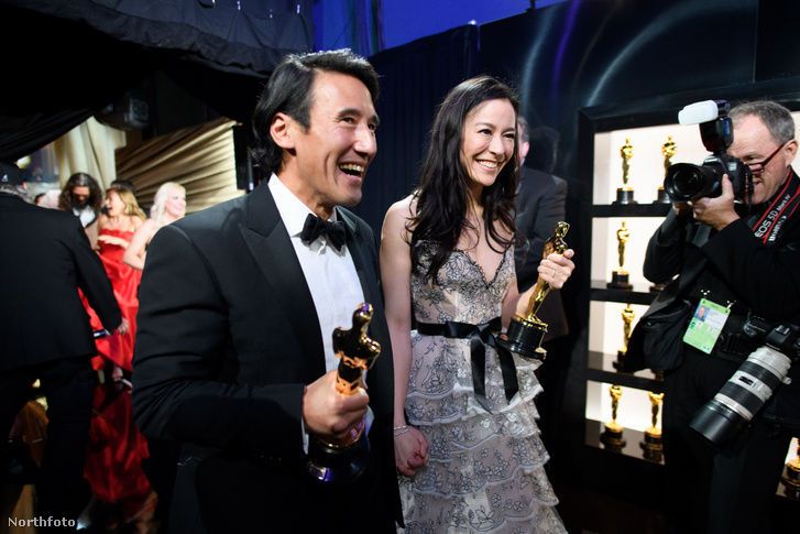 Elizabeth Chai Vasarhelyi és férje, Jimmy Chin az Oscar-győzelem után 2019-ben