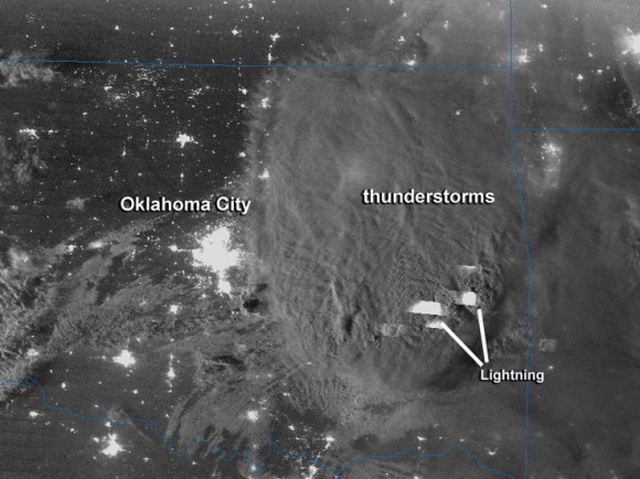 tornado-moore-OK-5-20-2013-NASA-NOAA-Suomi-e1369169292293 640