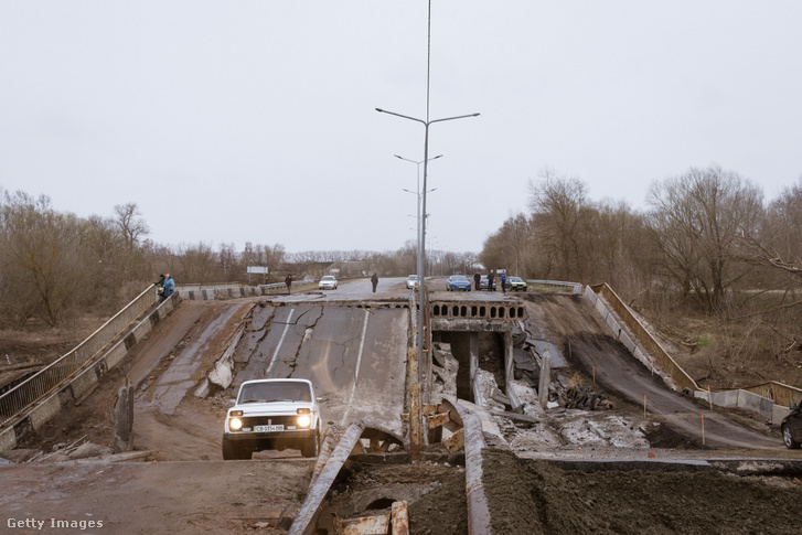A csernyihivi híd 2022. április 11-én