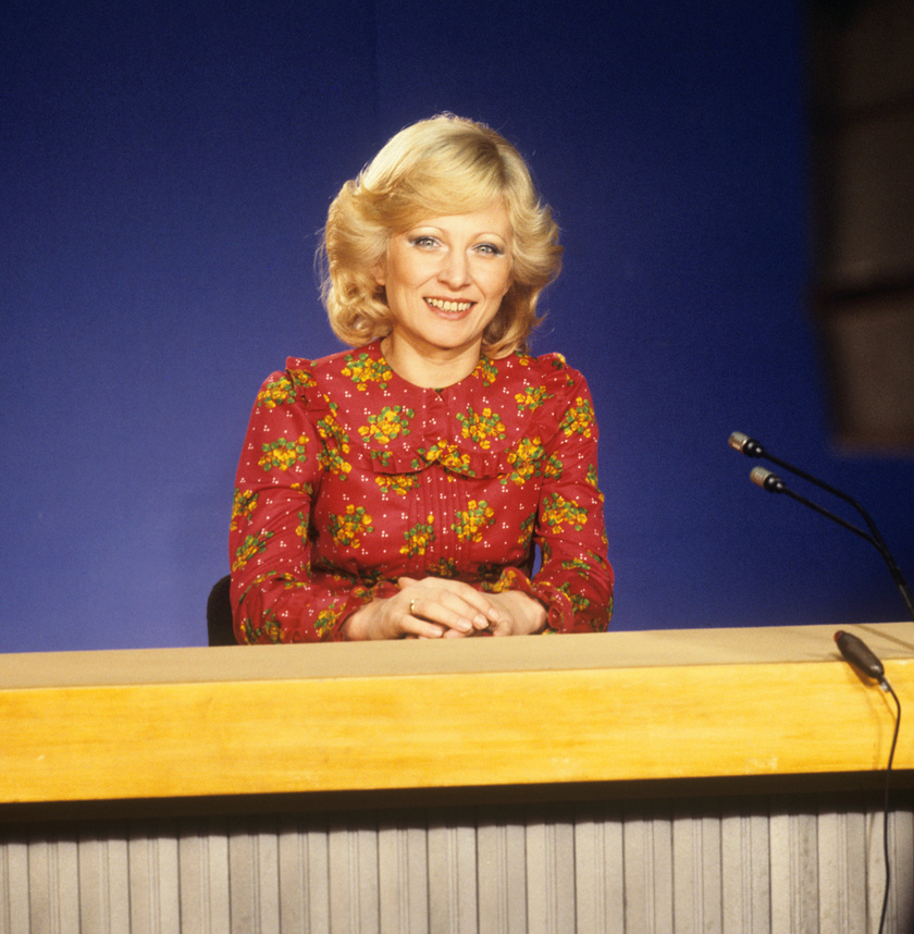 Kudlik Júlia, a Magyar Televízió bemondója a stúdióban 1979. február 28-án.