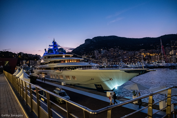 Az Amadea luxusjacht Monacóban 2019. szeptember 24-én
