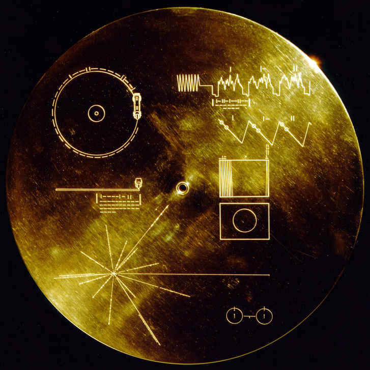 A Voyagerek egyik aranylemeze a használati utasítással