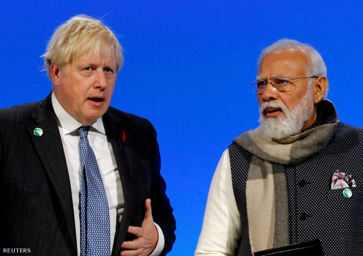 Boris Johnson brit miniszterelnök és Narendra Modi indiai miniszterelnök