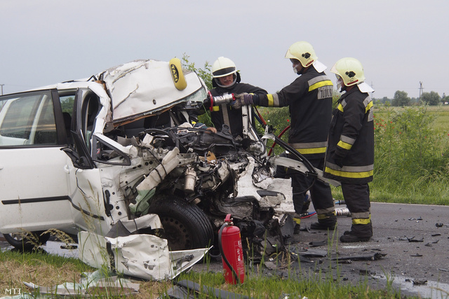A csongrádi öngyilkos összeroncsolódott autója
