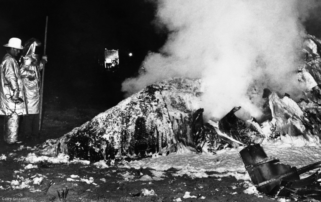 Az 1961. január 23-ról 24-re virradó éjszaka lezuhant Boeing B-52-es repülőgép roncsai Goldsborónál