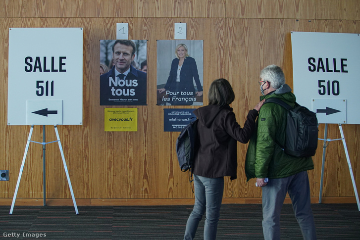 Választási plakátok Franciaországban 2022. április 23-án