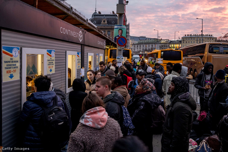 Ukrán menekültek Budapesten a Nyugati pályaudvaron 2022. március 9-én