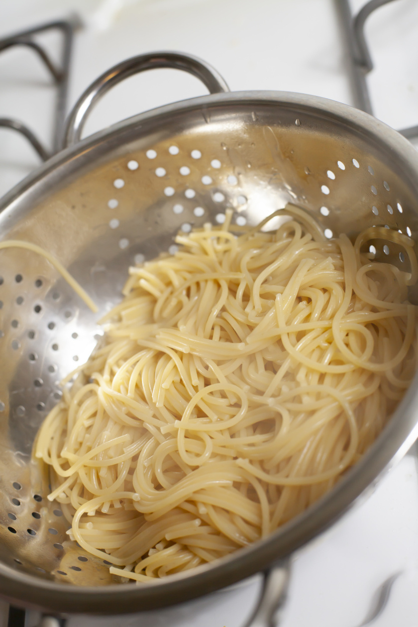 spagetti leszűrés álló