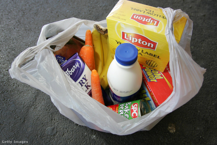 Általános kép egy élelmiszerbolt termékeiről 2005. október 13-án