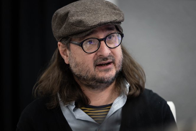 Cserna-Szabó András búcsúja barátjától, Scherer Pétertől: Alig kaptam levegőt, pedig csak verset szavalt