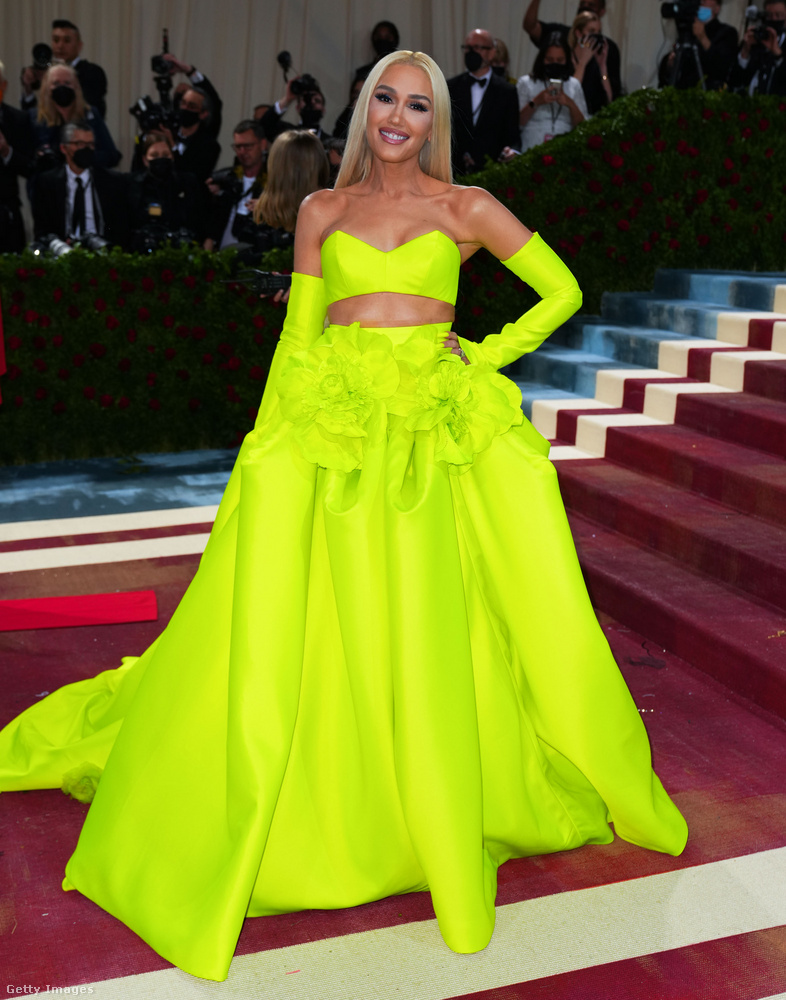 Gwen Stefani ebben a neonsárga ruhában gálázott