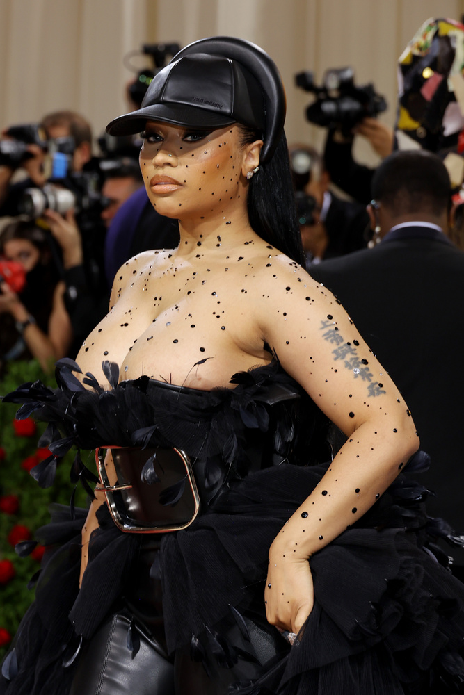 Nicki Minaj a dekoltázsával igyekezett kitűnni.