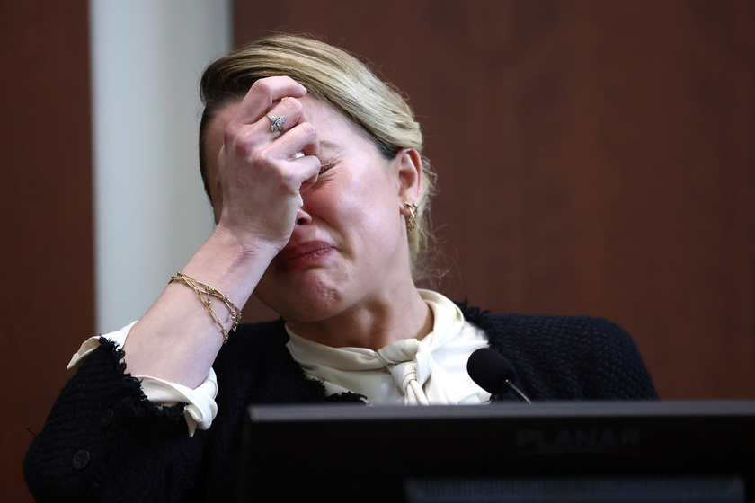 Amber Heard sírva mondta el az álláspontját a bíróságon.