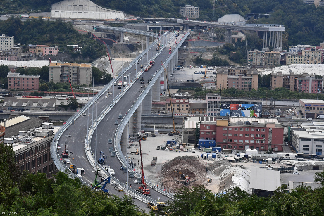 Építik az új genovai autópályahidat 2020. július 17-én. 2018. augusztus 14-én ismeretlen okból leszakadt a Morandi hídból egy 210 méteres szakasz, autók zuhantak a mélybe, 43 ember életét vesztette