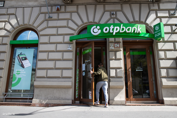 Egy OTP-bankfiók Budapesten