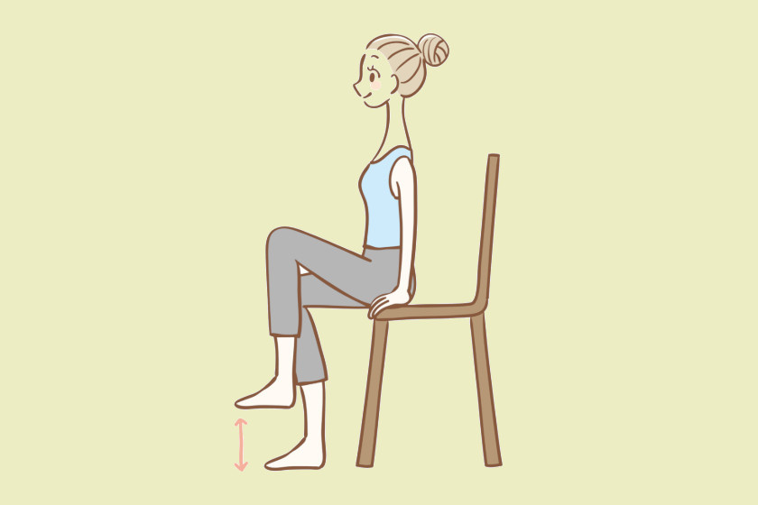 Csússz előre a széken, és ülj egyenesen. A két kezeddel megkapaszkodhatsz a szék két oldalában. Térdhúzással lépegess egy helyben körülbelül 20 másodpercig. Kis pihenés után folytathatod is, ha úgy érzed, jólesik.