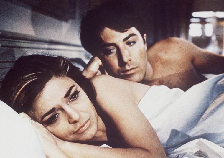 1967 – Csábító csipkeAz 1967-es amerikai romantikus filmvígjáték, a Diploma előtt ismertette meg a világgal Dustin Hoffman-t
