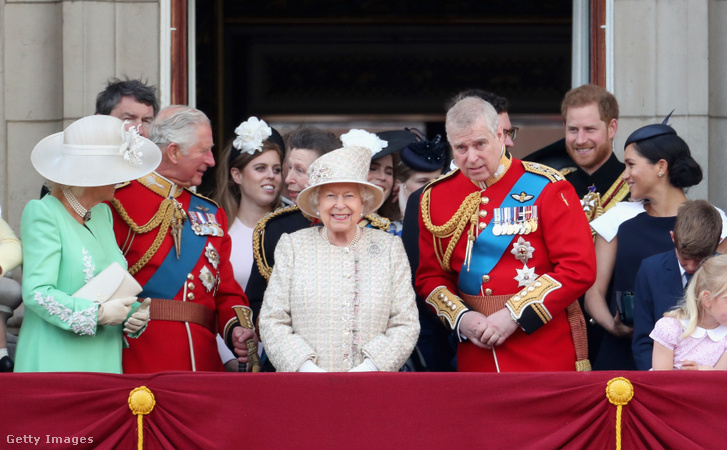 A királyi család tagjai a Buckingham-palota erkélyén 2019. június 8-án