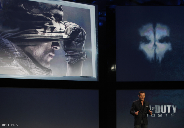 Az X-box One premierje, a háttérben a készülő  Call of Duty: Ghosts