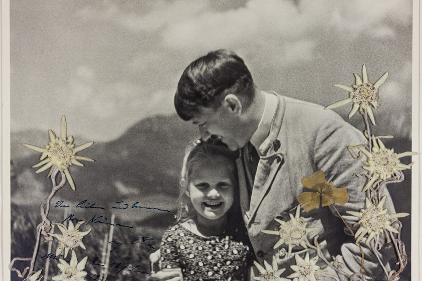 A Hitler által aláírt fotó, amit a kislánynak elküldött.