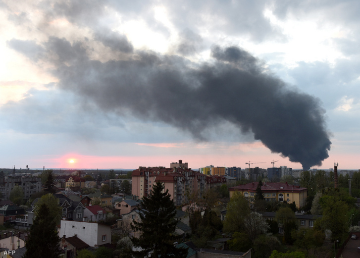 Légicsapás érte a nyugat-ukrajnai Lviv városát 2022. május 3-án