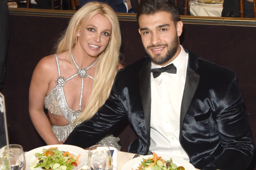 Britney Spears és vőlegénye, Sam Asghari 2018-ban egy Beverly Hillsben tartott díjátadón.