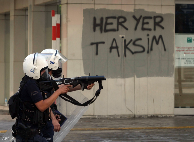 Rohamrendőrök Ankarában