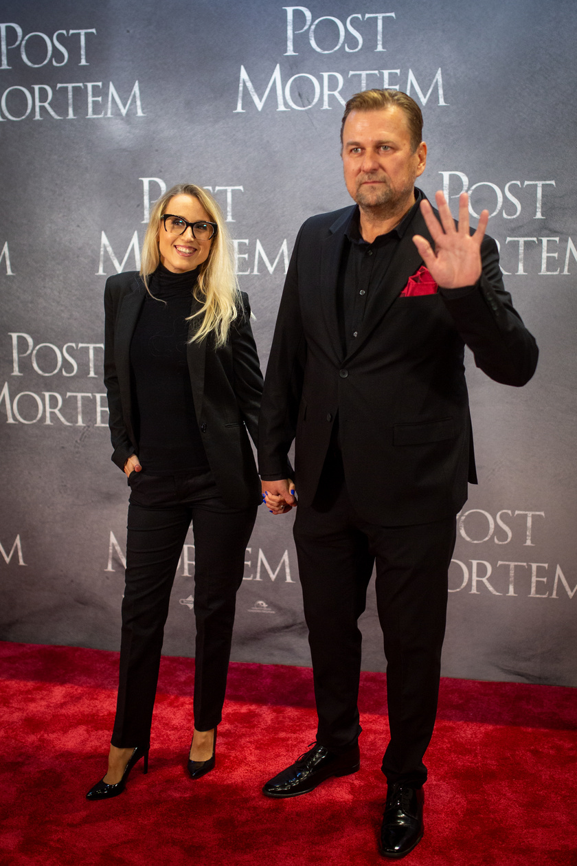 Anger Zsolt és felesége, Emese a Post Mortem című horrorfilm premierjén.